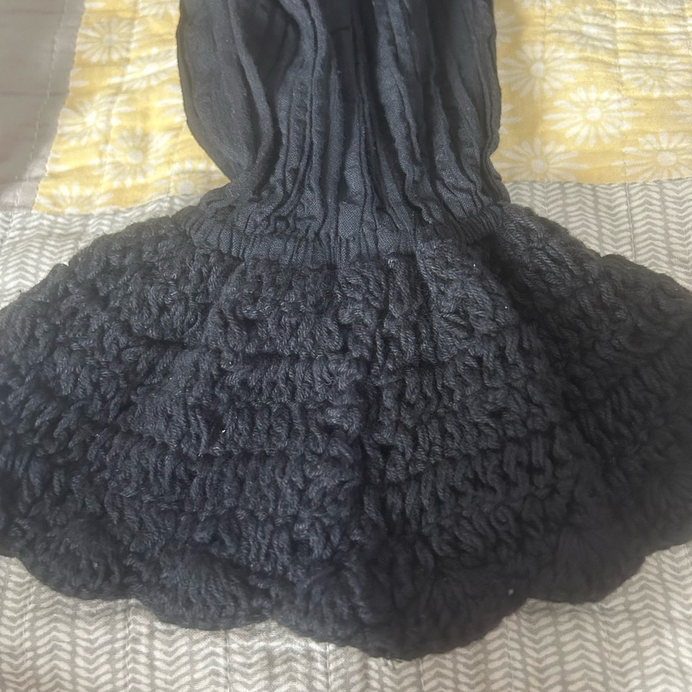 NWT Free People Size XS Megan Crochet top
Black. Open back Puffed sleeves - Picture 11 of 14